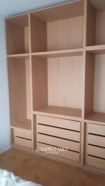 Não é só um roupeiro.
É organização, elegância e conforto todos os dias.
O MDF garante durabilidade, bom acabamento e um visual moderno que valoriza o ambiente, com a iluminação LED transforma o espaço e facilita a rotina.

Quer um roupeiro feito à medida do seu espaço e do seu estilo?
Envie uma mensagem agora e peça o seu orçamento
personalizado.

📲 912 256 343

#carpintariaportugal #dicasdecascais #designdeinterioreslisboa #obrasemlisboa